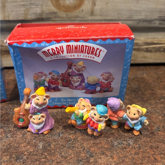 $3 SALE Snow White and Dwarfs Set - Picture 4 of 7